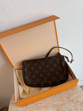 Load image into Gallery viewer, Louis Vuitton - Pochette Bag - Monogram - S