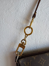 Load image into Gallery viewer, Louis Vuitton - Pochette Bag - Monogram - S