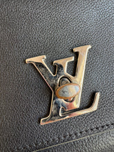Load image into Gallery viewer, Louis Vuitton - Taurillon Leather Lockme Short Handle Clutch- Black - S
