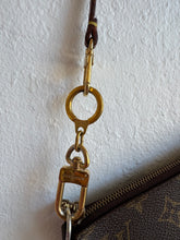Load image into Gallery viewer, Louis Vuitton - Pochette Bag - Monogram - S