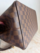 Load image into Gallery viewer, Louis Vuitton - Bergamo Bag - Damier Ebene - M