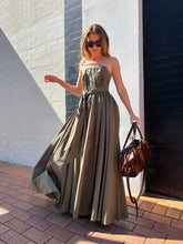 Load image into Gallery viewer, Chloe - Paraty 24 Tote Bag - Brown - M - RRP$4930