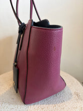 Load image into Gallery viewer, Gucci - 2000s Swing Leather Tote - Berry/Navy -M