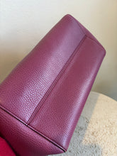 Load image into Gallery viewer, Gucci - 2000s Swing Leather Tote - Berry/Navy -M