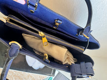 Load image into Gallery viewer, Louis Vuitton - Montaigne MMBag - Navy - M
