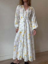 Load image into Gallery viewer, Kivari - Adaline Maxi Dress - White Floral - 6
