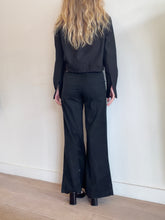Load image into Gallery viewer, Venroy - LS Cotton Cropped Shirt - Black - 10
