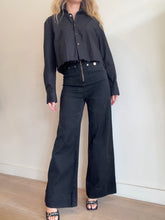 Load image into Gallery viewer, Venroy - LS Cotton Cropped Shirt - Black - 10

