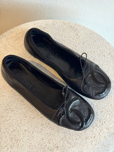 Load image into Gallery viewer, Chanel - Logo Ballet Shoes - Black - 37
