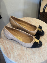 Load image into Gallery viewer, Salvatore Ferragamo - Quilted Vara Pump - Beige/Black  - 5.5 - RRP $1495 - Brand New
