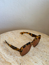 Load image into Gallery viewer, Karen Walker - Lola Sunglasses - Tortoise Shell - O/S
