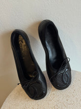 Load image into Gallery viewer, Chanel - Logo Ballet Shoes - Black - 37
