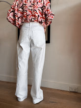 Load image into Gallery viewer, Viktoria &amp; Woods - Genesis Jeans w Logo  - White - 2
