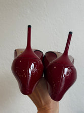 Load image into Gallery viewer, Gucci - Patent Pointy Heels w bow - Red - 35 - w box
