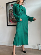 Load image into Gallery viewer, Scanlan Theodore - Ribbed LS Top w Ruffle &amp; Midi Skirt Detail Set - Green - M
