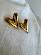 Load image into Gallery viewer, éthéréé collection- Heart me Gold earrings
