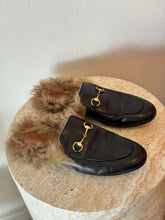 Load image into Gallery viewer, Gucci - Princetown Slippers - Black w fur - 39 - w box
