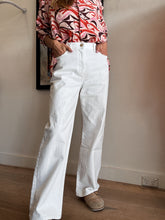 Load image into Gallery viewer, Viktoria &amp; Woods - Genesis Jeans w Logo  - White - 2
