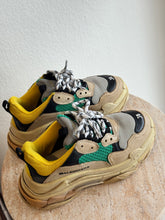 Load image into Gallery viewer, Balenciaga - Sneakers - Green - 36
