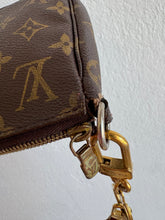 Load image into Gallery viewer, Louis Vuitton - Pochette Bag - Monogram - S
