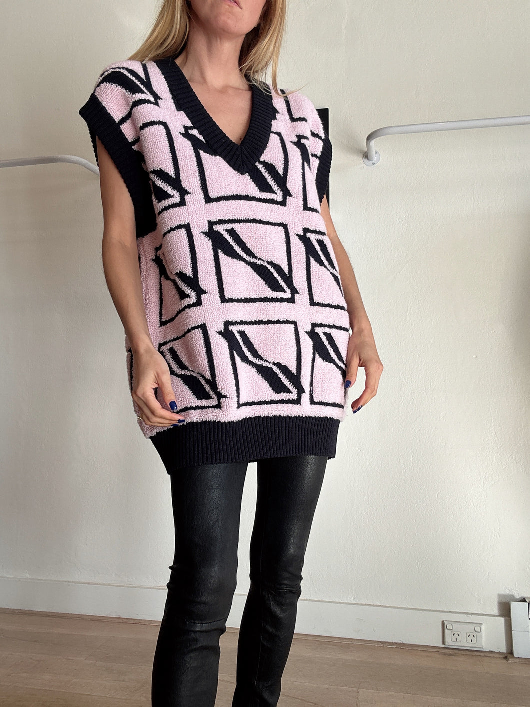WE11DONE -Printed V Neck Sweater Knitwear - Pink - S