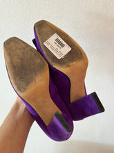 Load image into Gallery viewer, Oscar de la Renta - Square Toe w Buckle Detail Heels - Purple - 38
