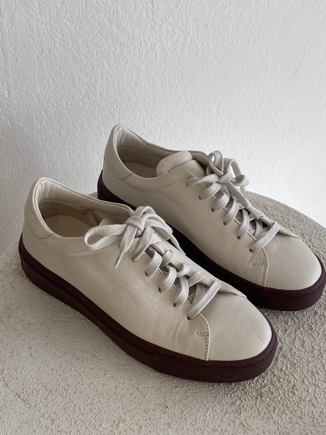 Arida - Sneakers - Ivory w Burgundy Sole - 38