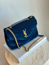 Load image into Gallery viewer, Saint Laurent - Loulou Velvet Crossbody - Navy - S
