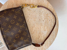 Load image into Gallery viewer, Louis Vuitton - Pochette Bag - Monogram - S
