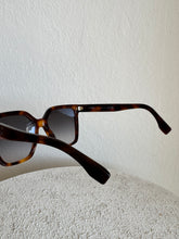 Load image into Gallery viewer, Fendi - Square Frame  Sunglasses - Tortoiseshell Brown - w case - RRP$550
