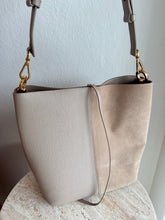 Load image into Gallery viewer, Stuart Weitzman - 5050 Gogo Tote Bag - Beige - M
