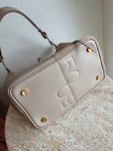 Load image into Gallery viewer, Stuart Weitzman - 5050 Gogo Tote Bag - Beige - M
