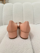 Load image into Gallery viewer, Salvatore Ferragamo - Bow shoes  - Beige - 6 - new - RRP$895
