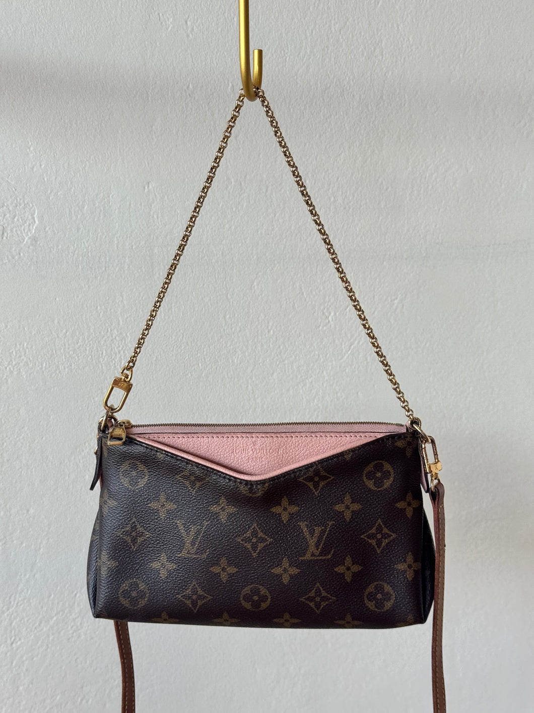 Louis Vuitton - Pallas Crossbody Bag w chain - Monogram w pink - S