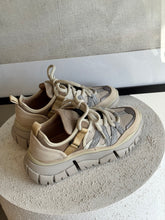 Load image into Gallery viewer, Chloe - Sonnie Sneaker - Grey - 36

