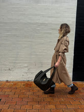 Load image into Gallery viewer, YSL - Le 5 à 7 Bea Tote - Olive Green Leather - M - RRP$5,805 - NEW
