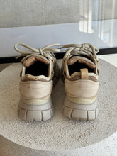Load image into Gallery viewer, Chloe - Sonnie Sneaker - Grey - 36
