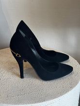 Load image into Gallery viewer, Gucci - Suede Round Toe Heels w horsebit detail on heel - Black - 35 - w box
