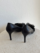 Load image into Gallery viewer, Salvatore Ferragamo - Bow Pump Shoes - Black - 8
