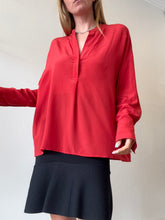 Load image into Gallery viewer, Vince - Silk LS Single Button Top - Red - M
