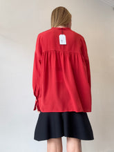 Load image into Gallery viewer, Vince - Silk LS Single Button Top - Red - M
