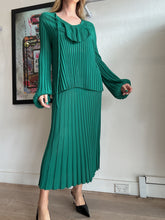 Load image into Gallery viewer, Scanlan Theodore - Ribbed LS Top w Ruffle &amp; Midi Skirt Detail Set - Green - M
