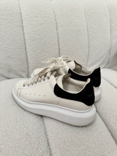 Load image into Gallery viewer, Alexander McQueen - Platform Sneaker - White - 39.5
