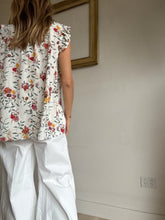 Load image into Gallery viewer, Zimmermann - Sleeveless Blouse e ruffles - Floral - 2
