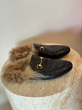 Load image into Gallery viewer, Gucci - Princetown Slippers - Black w fur - 39 - w box
