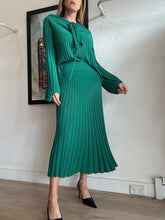 Load image into Gallery viewer, Scanlan Theodore - Ribbed LS Top w Ruffle &amp; Midi Skirt Detail Set - Green - M
