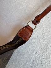 Load image into Gallery viewer, Louis Vuitton - Pochette Bag - Monogram - S
