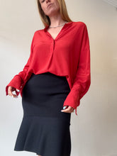 Load image into Gallery viewer, Vince - Silk LS Single Button Top - Red - M
