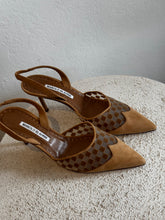 Load image into Gallery viewer, Manolo Blahnik - Mingosli Suede/Mesh Slingback Pump - Camel - 37 - RRP$1250
