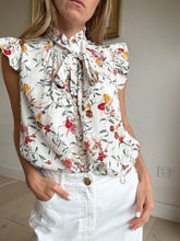 Load image into Gallery viewer, Zimmermann - Sleeveless Blouse e ruffles - Floral - 2
